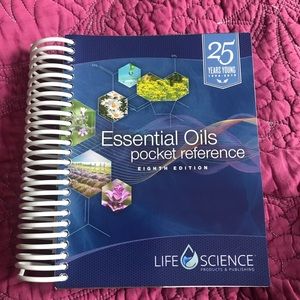 Essential Oils pocket reference: 8th Edition
